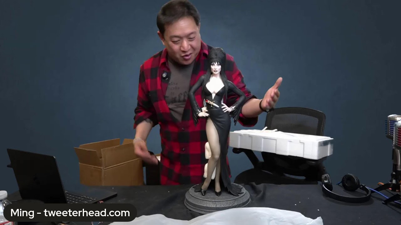 Unboxing the Tweeterhead Elvira, Mistress of the Dark 1:4 scale Maquette