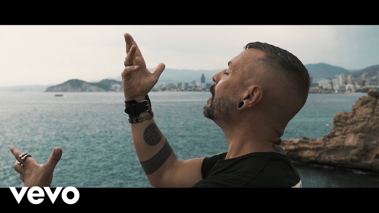 Locus - Descalzo, Desnudo y Desarmado