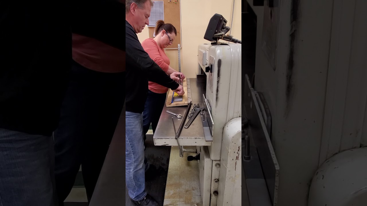 Changing the blade on a polar-mohr standard 72 paper cutter