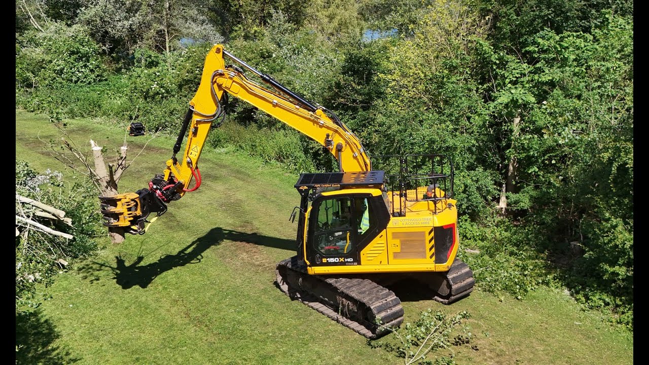 Powerhand Grapple Saw on Rototilt Cotswold's Tree Services 4K
