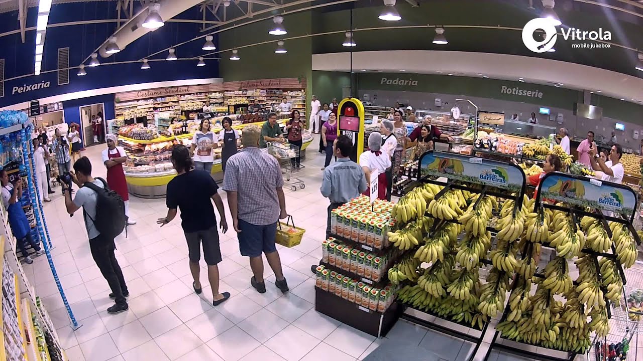 Vitrola Nova nos Mercadinhos São Luiz (Flashmob)