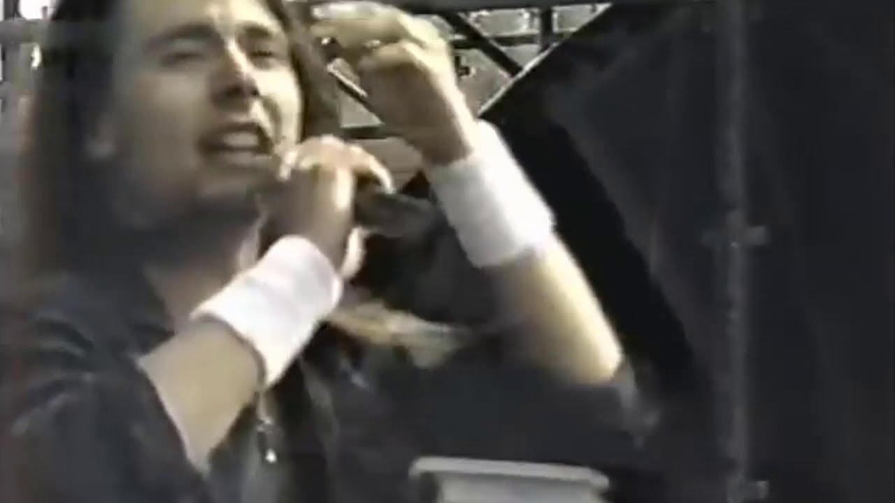 Angra - Carry On (Live)