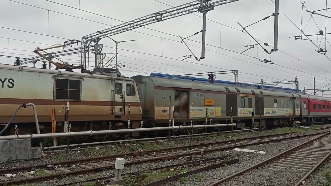 Rajdhani express Katihar to new Delhi Train 🚆wap 7 Video like and subscribe 
