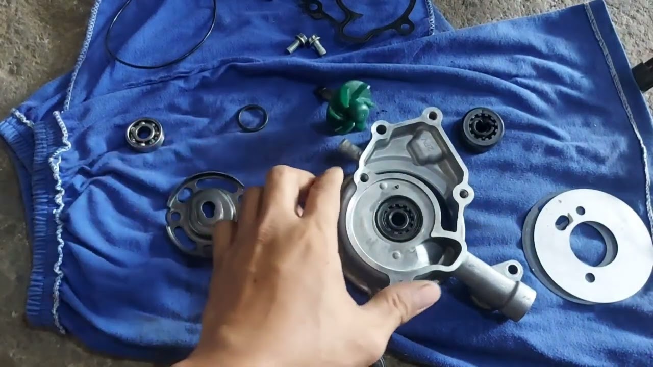 pano mag palit ng waterpump oil seal | sniper150