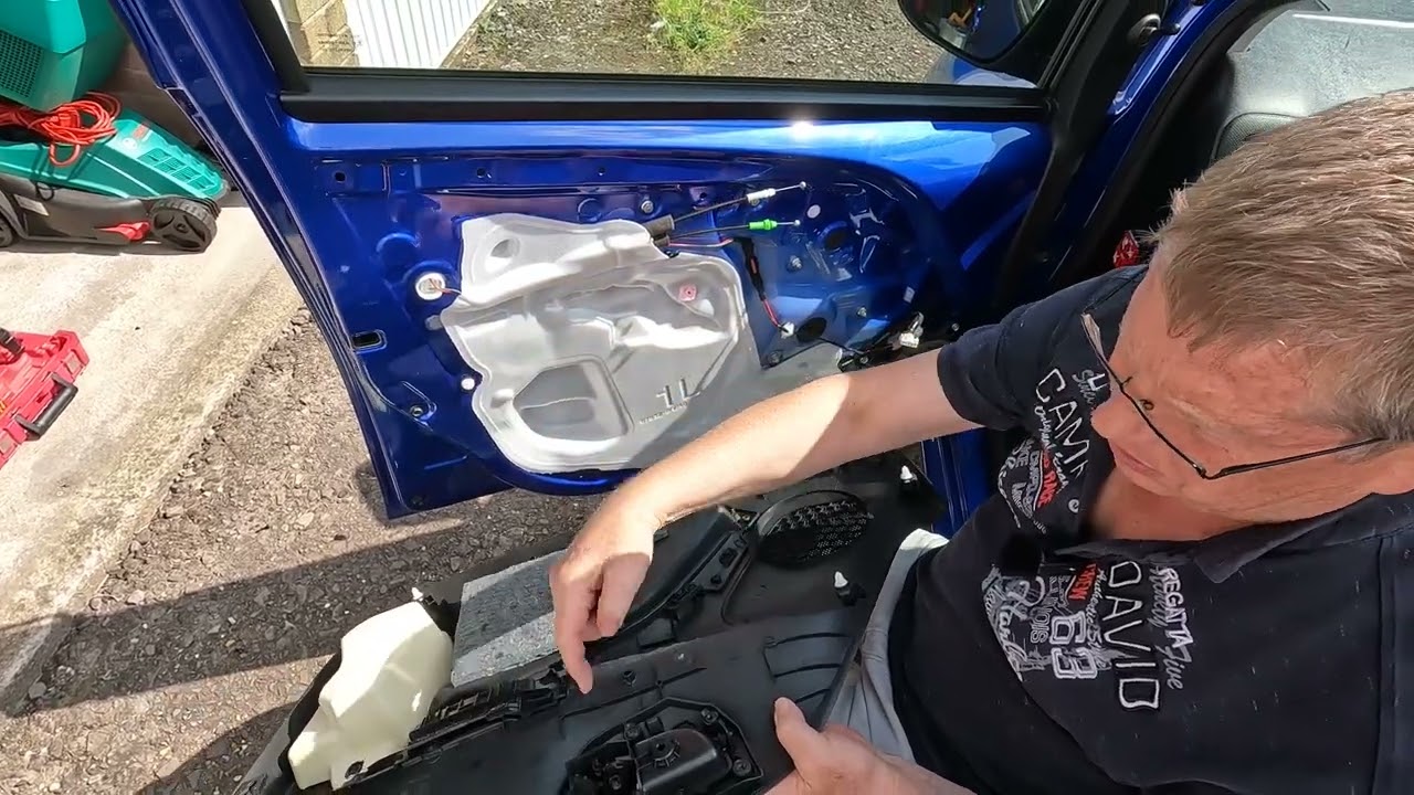 Toyota Aygo / Citroen C1 / Peugeot 108 107 - Installing JBL607C Component Speaker System
