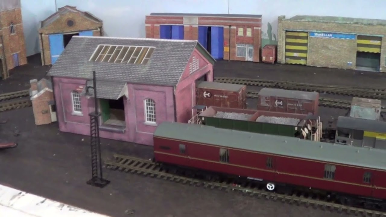 Brooklyn Road  layout update and ride around the layout behind Bachmann class 37 with ESU sound