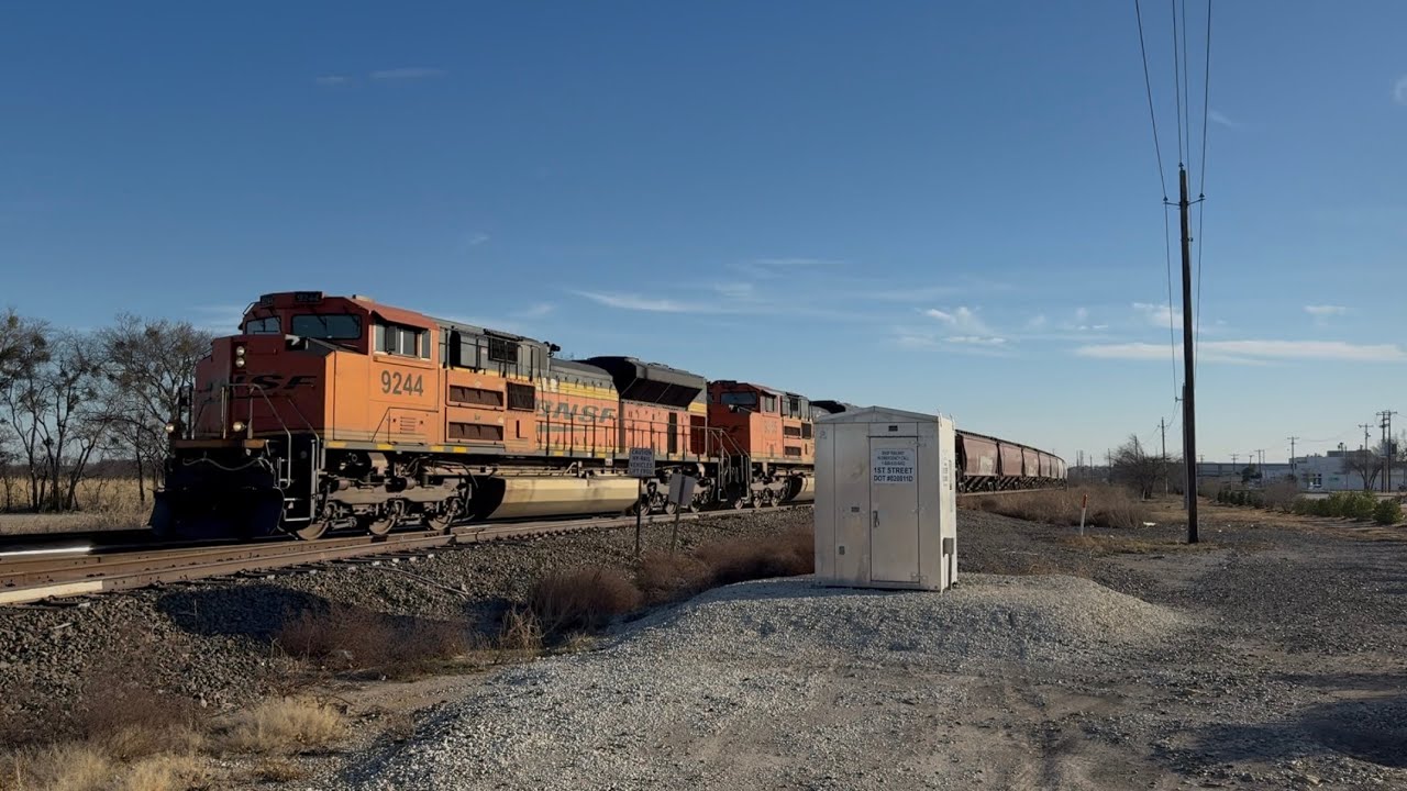 BNSF SD70ACe 9244 Leads X-PTNSLK9-18A Grain Empties on 1/19/26
