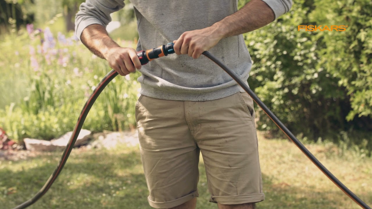 Fiskars - locsol&aacute;s - Hogyan hosszabb&iacute;tsuk a locsol&oacute;t&ouml;mlőt?