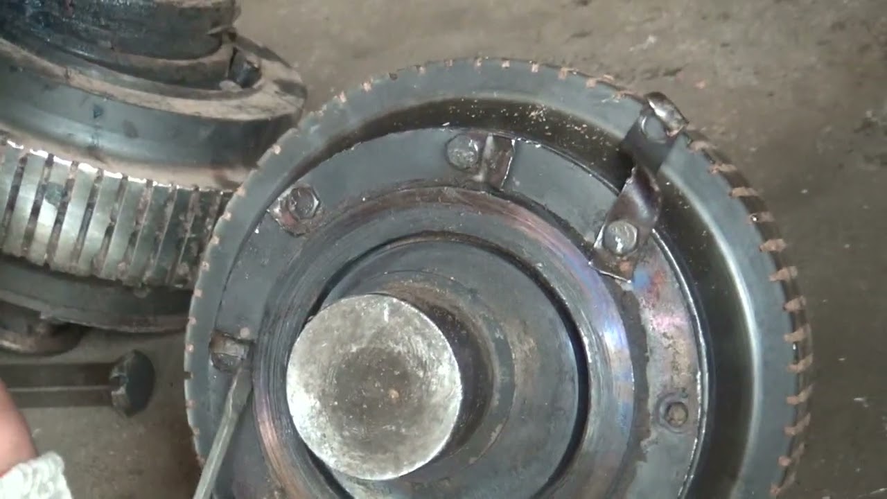 How to disassembly compression roller assembly (vertical ring die pellet mill)