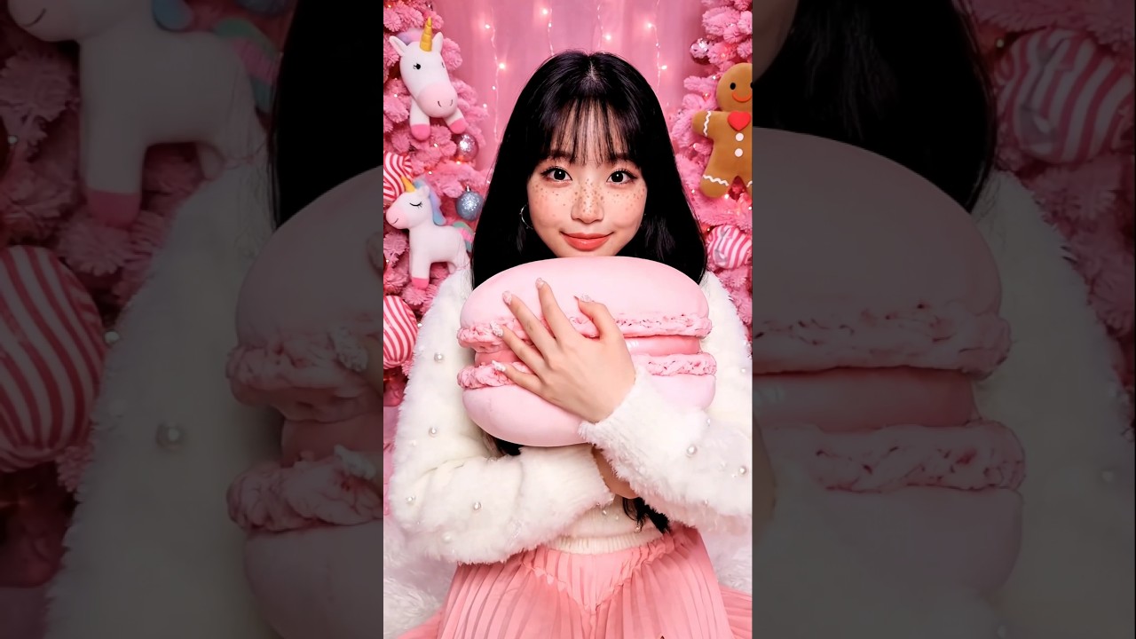 UNWRAPPING GIANT MACARON, LISTEN TO THAT CRINKLE! 💖🍬🎧 