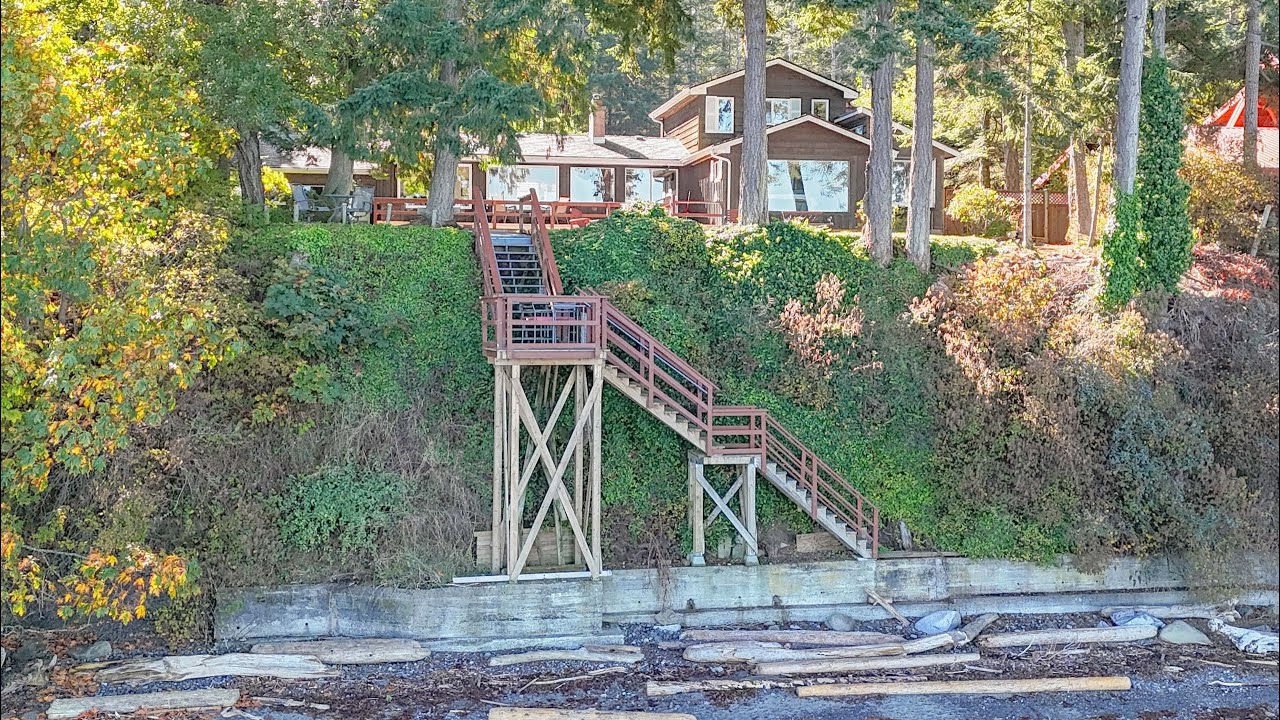 1712 Tashtego Cres on Gabriola Island. Listed with Tina & Guy Real Estate Team. 