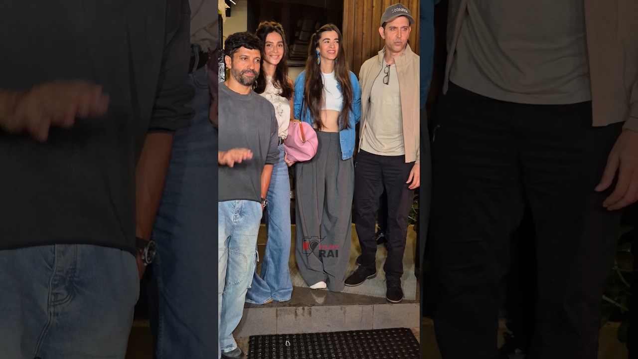 Hrithik Roshan & Farhan Akhtar & Shibani Dandekar & Saba Azad Clicked At Bandra
