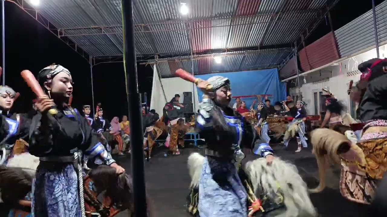 Perdana Warok putra - putri dusun Dawe desa Sidoharjo kecamatan Candiroto 