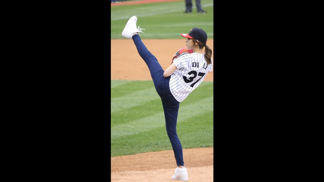 161016 트와이스 (TWICE) 시구,시타 Pitch the First Ball [미나,채영] Mina, Chae Young  직캠 Fancam (잠실야구장) by Mera