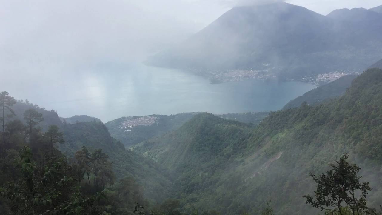 EL LAGO M&Aacute;S BELLO DEL MUNDO