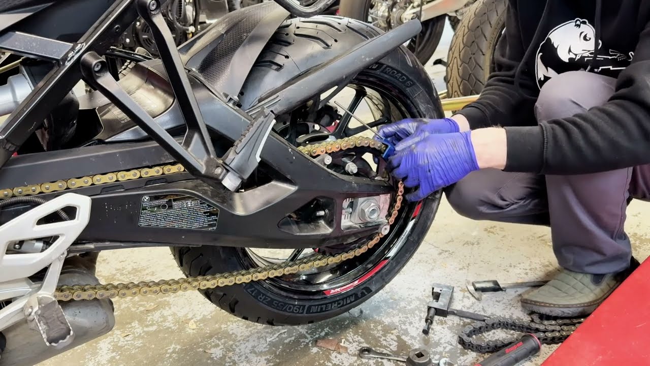 S1000XR Chain And Tire Service