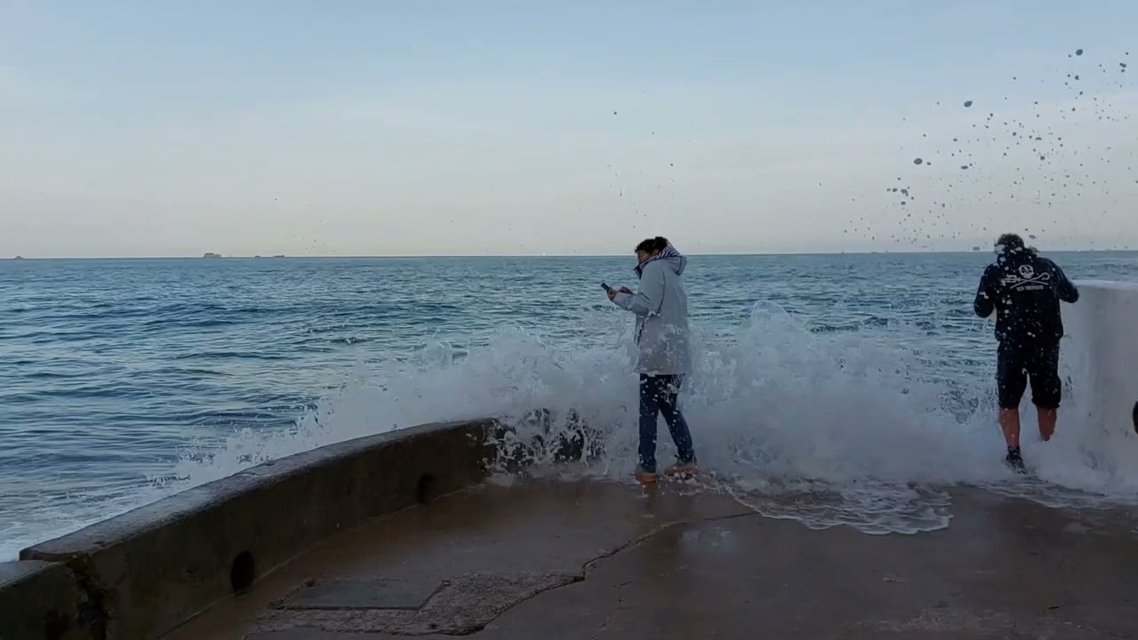 Grandes mar&eacute;es Saint-Malo Samedi 30 Septembre 2023 lune - coefficient 112 - high tides - huge waves