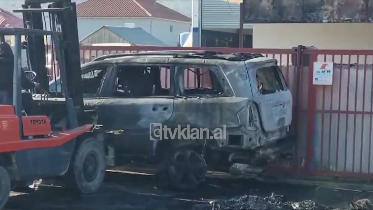 Digjen 6 makina në Pogradec, kamerat filmojnë autorët që i vendosin zjarrin. Dëmi 60 mijë Euro