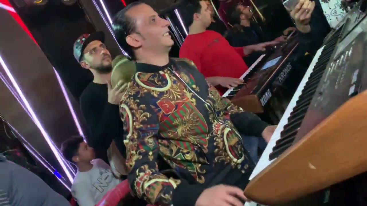 اوشا والسيد حسن خلوا الفرح كسروا الكراسي ايه الفرح النار ده ياجدعان