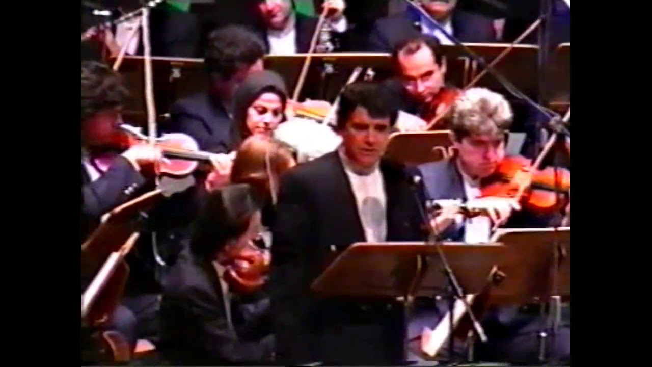 اجرای ارکستر ملی ایران به خوانندکی محمدرضا شجریان.Iran national orchestra (singer shajarian)Tehran
