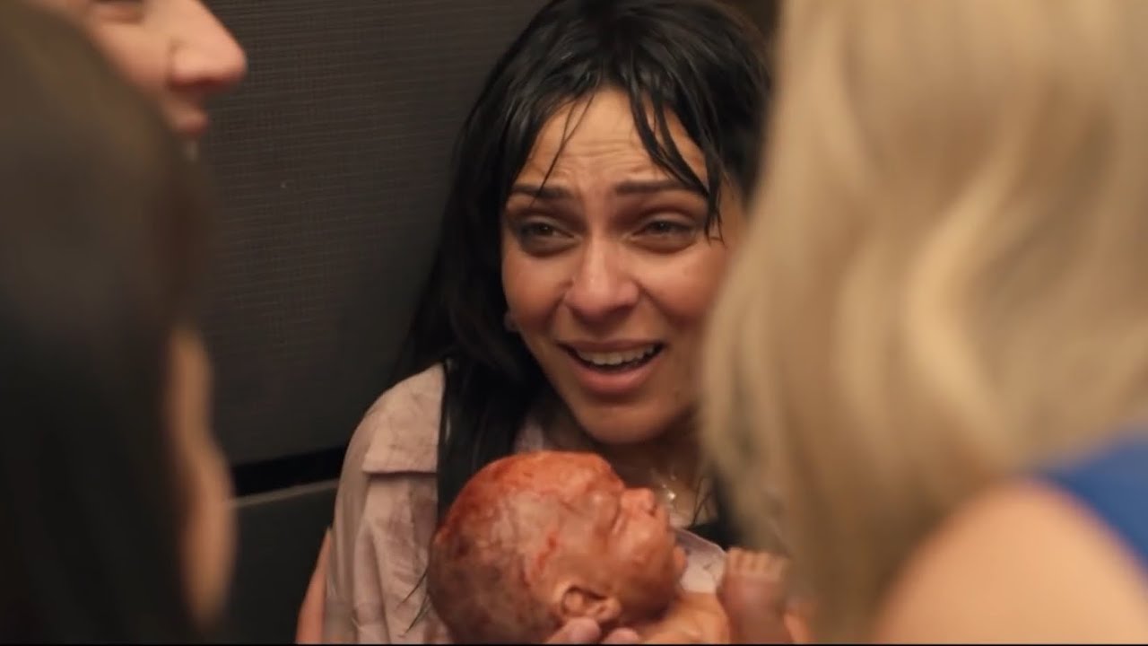 ست حامل بتتحبس جوا اسانسير وبتضطر تولد جواه والا الطفل هيموت .. مسلسل بين السما والارض