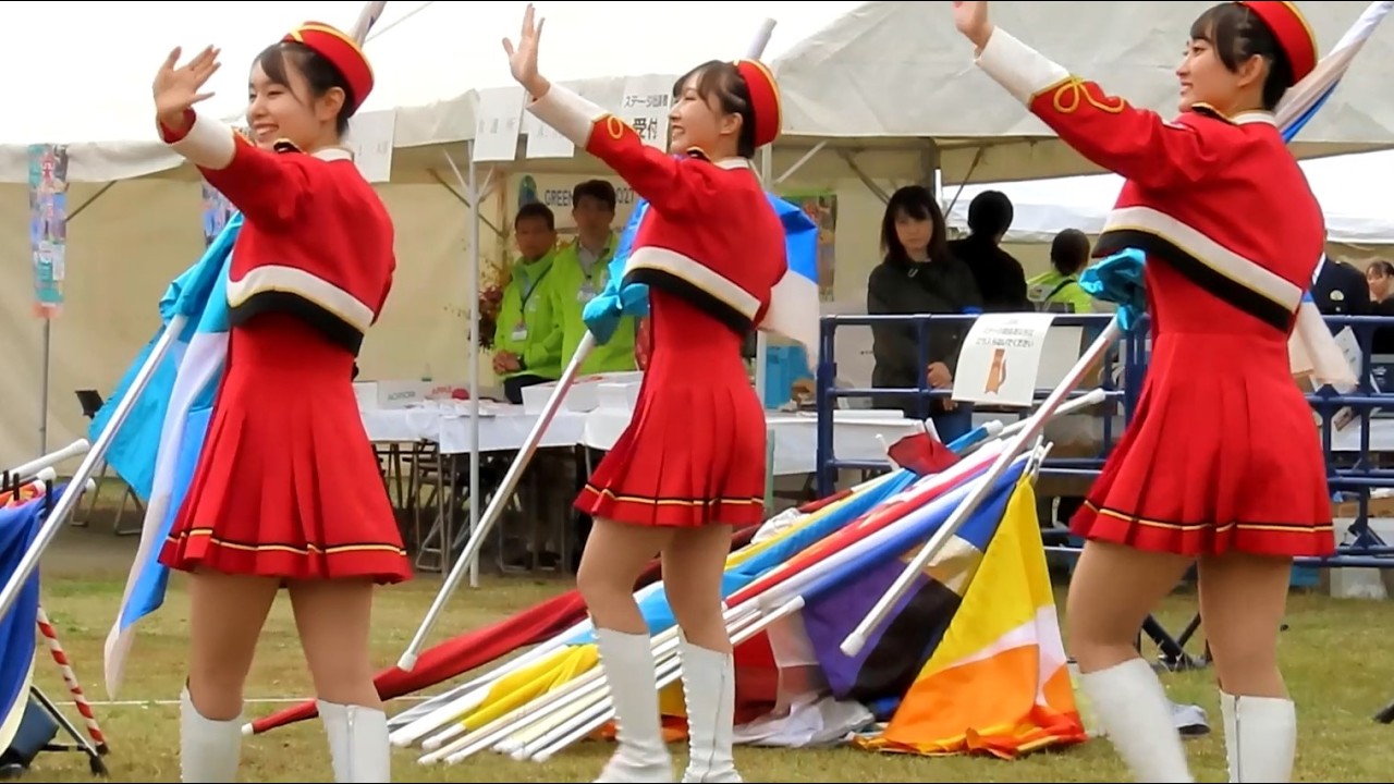 神奈川県警察音楽隊カラーガードの皆さん ② 「カーテンコール」 赤い衣装は可愛さ５割増し！！