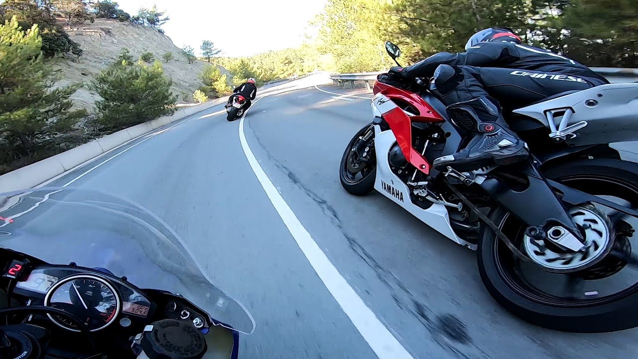 Yamaha R6 Messing With Honda VFR 1200