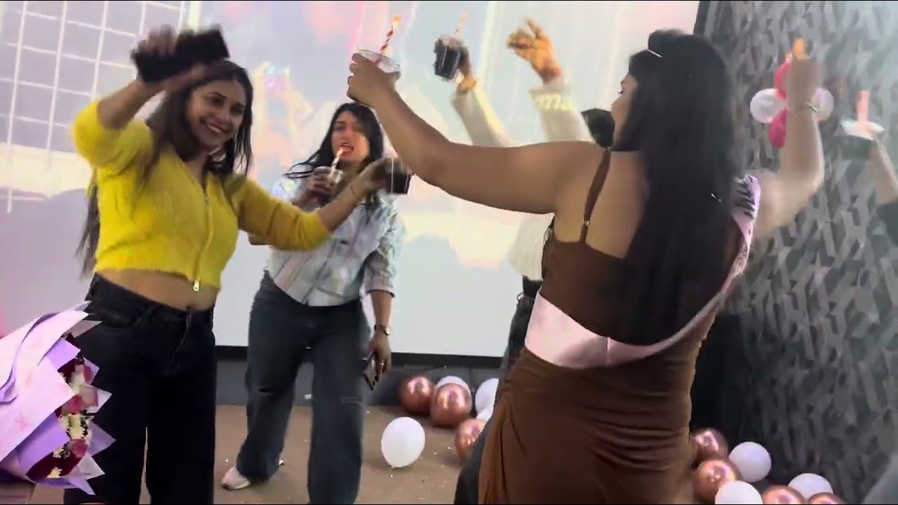 Birthday Celebration 🎉🤗|| First Time Mila Itna Bada Surprise 😳 || 