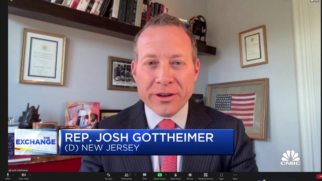 Congress debates stock trading ban, even as Fed tightens its rules