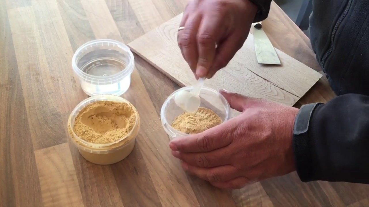 Houtreparatie met Wood Mastic B2 Poeder vulmiddel.