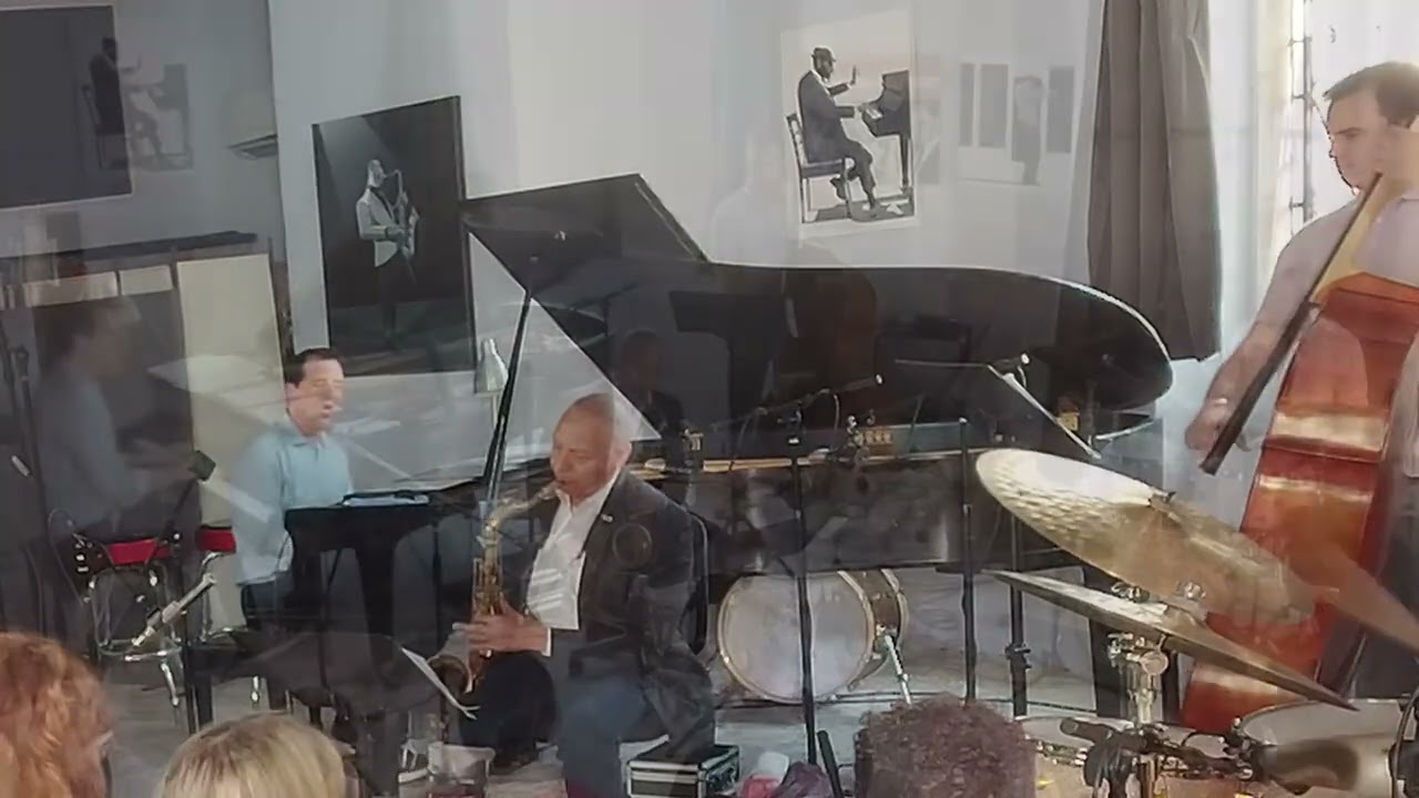 This I Dig of You (Ralph Moore, Peter Smith, Mike Gurrola, Reggie Quinerly)