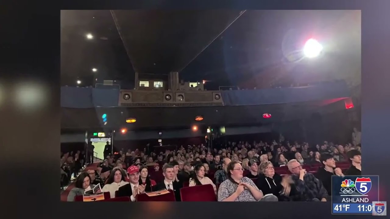 Мероприятие организации Turning Point USA привлекло протестующих в Кус-Бей.