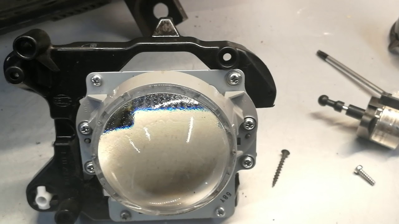 Jak zamontować soczewki Koito Bi-LED w Audi A6