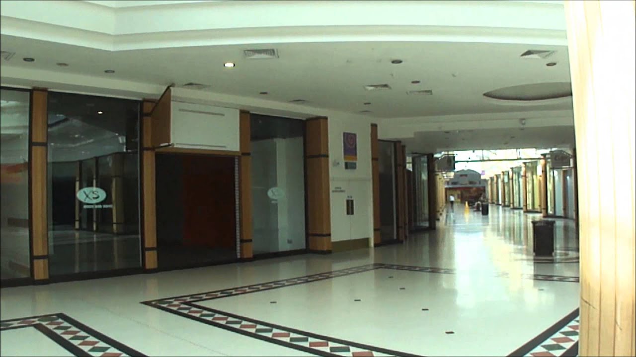 A Ghost Town Shopping Centre Mall in Aldershot, Hampshire - Saturday 20th April 2013