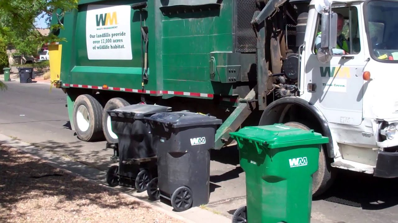 WM Waste Management - An old run down Heil 7000