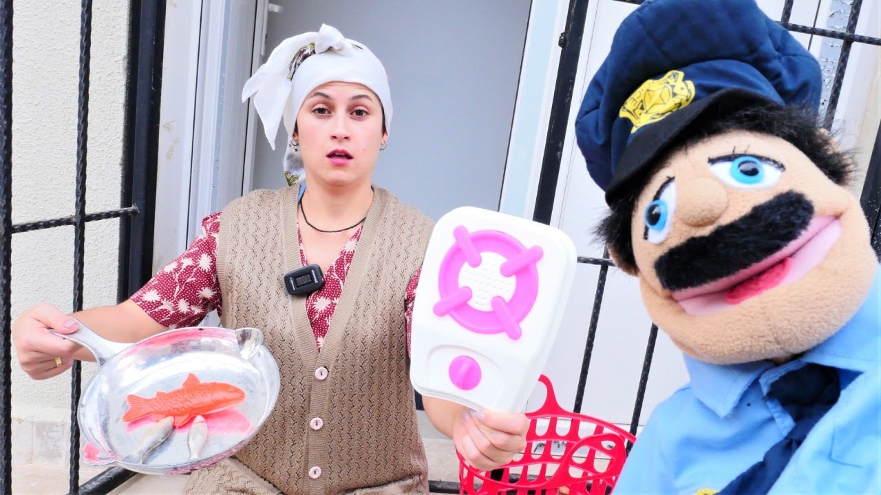 Komik video. Reyhan abla kocası i&ccedil;in kapı &ouml;n&uuml;nde balık kızartıyor! Yemek yapma oyunu