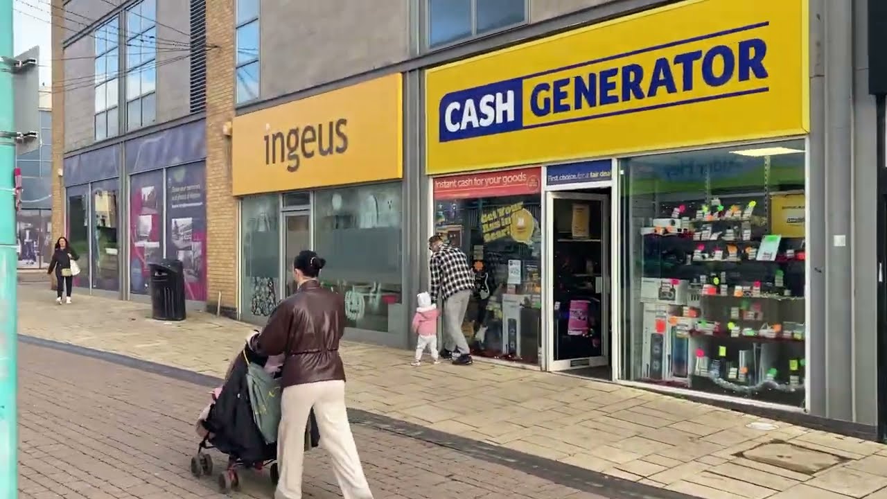 Торговый центр HUYTON Village