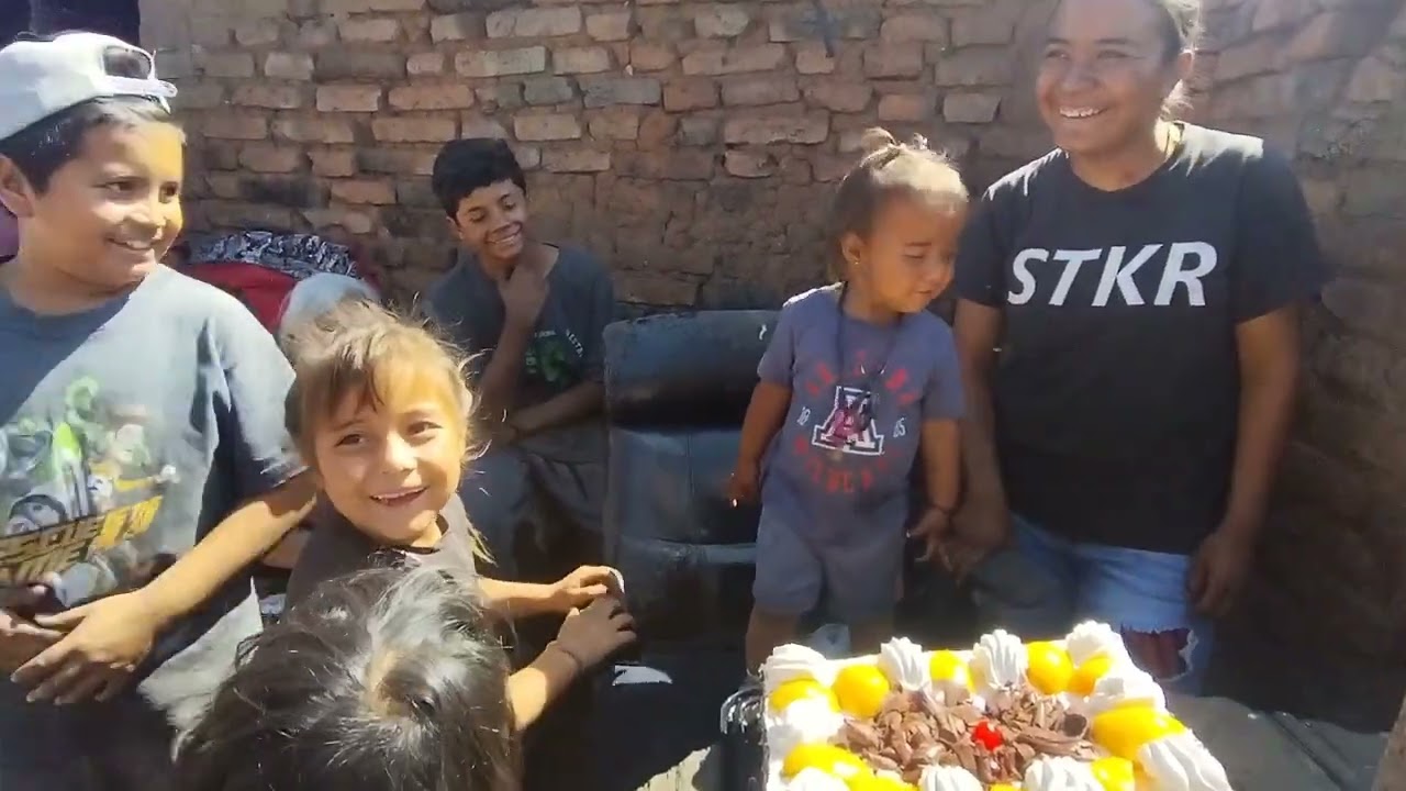 Fuimos a comprarle un 🧁 pastel ala niña de un sobrino por su cumpleaños 🎂 sus 2 añitos 