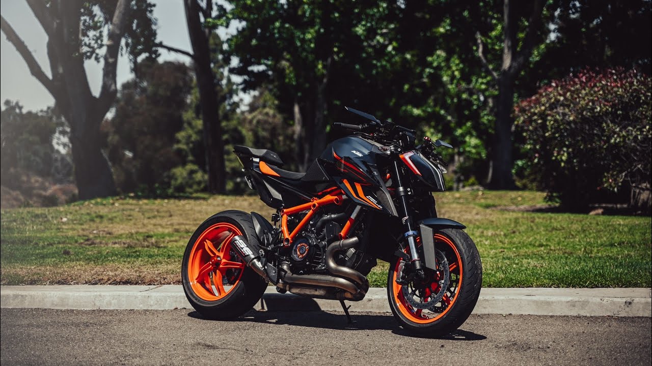 Обзор KTM 1290 Super Duke R 2022 года, BT Moto Flash с динамометрическим стендом и испытаниями на...