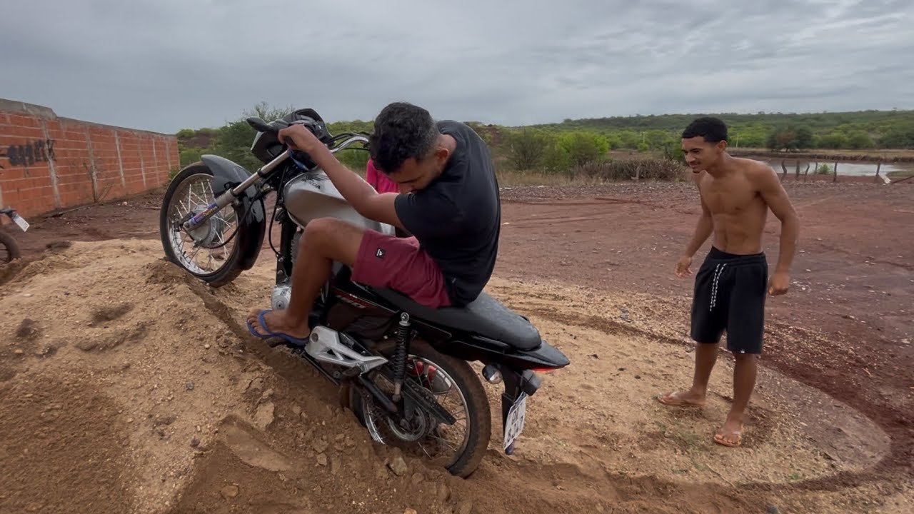 MARCOS E BRUTINHO DESTRUÍRAM MINHA NOVA MOTO 