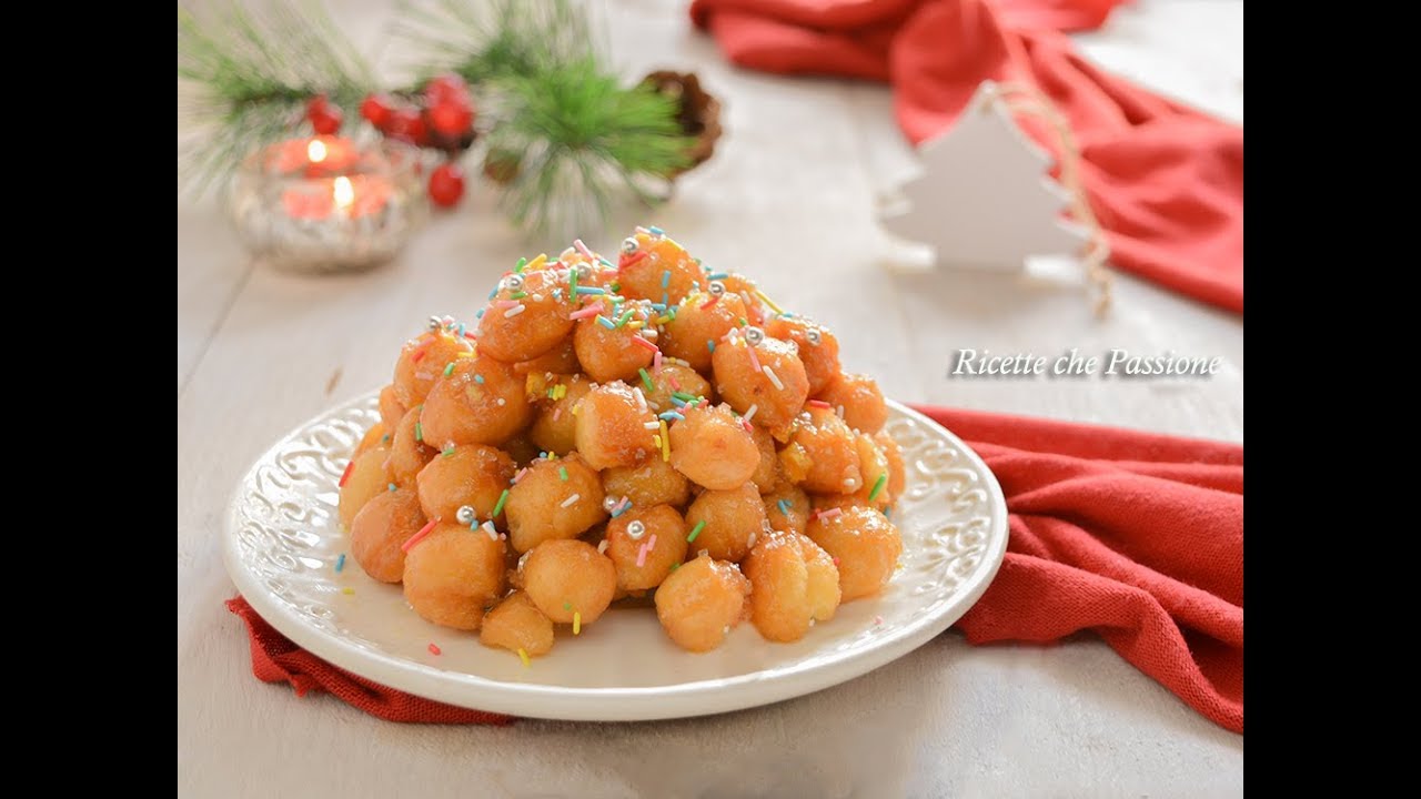Pignolata o cicerchiata calabrese di Struffoli - dolci di Natale e Carnevale -  Ricette che Passione