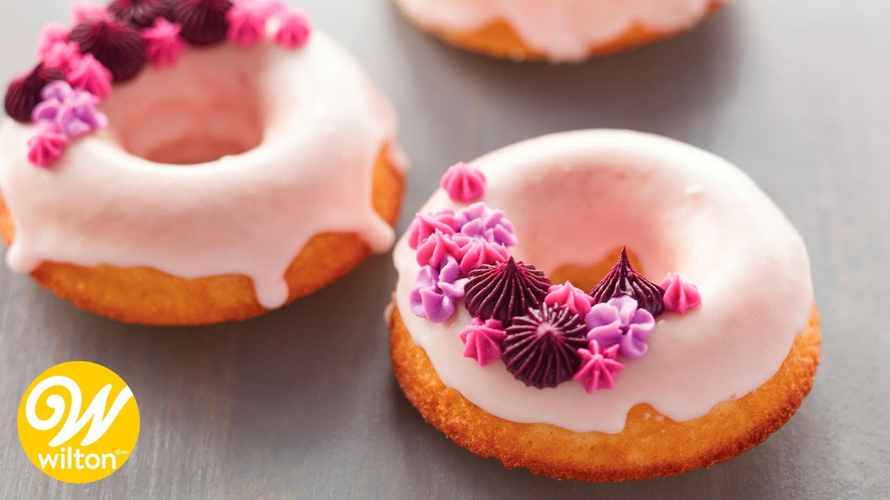 Receta de donas horneadas y decoradas. Fácil y deliciosa.