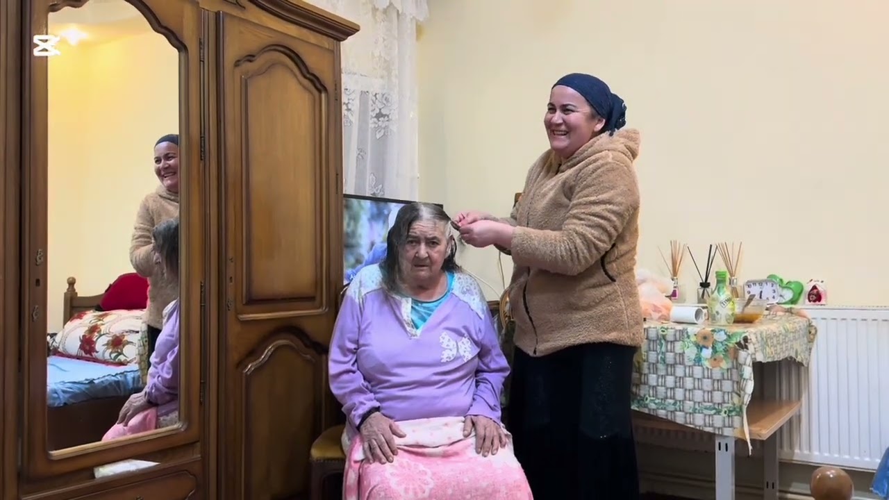 A venit Lucica la bunica are grijă de ea
