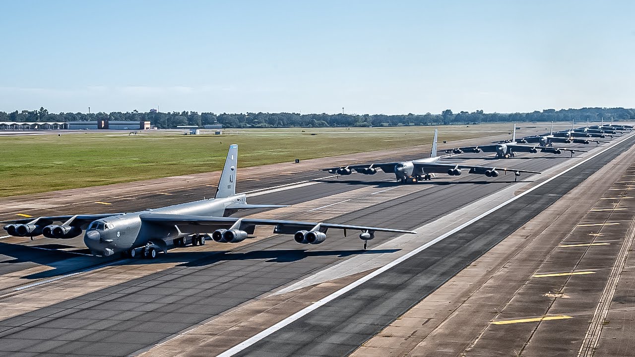 US B-52 Stratofortresses Execute Elephant Walk & Minimum Interval Takeoff in Large Formation