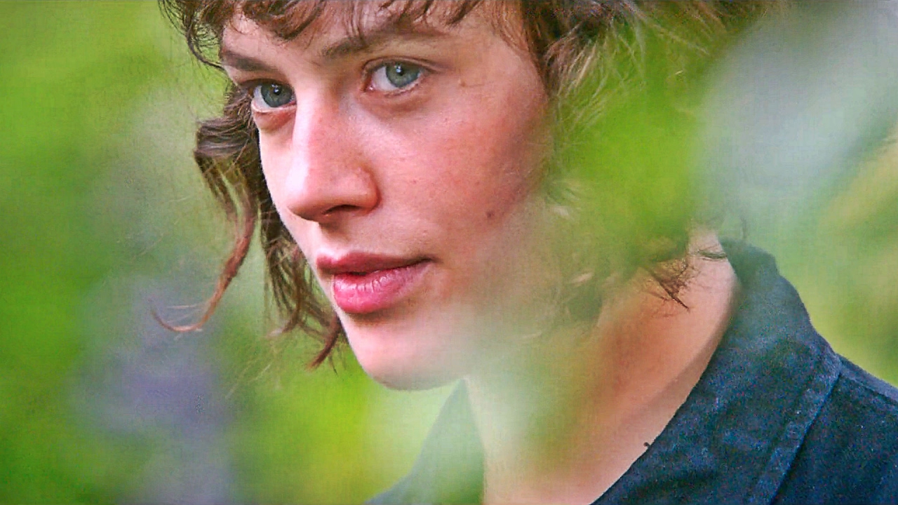 'This Beautiful Fantastic' Official Trailer (2017)