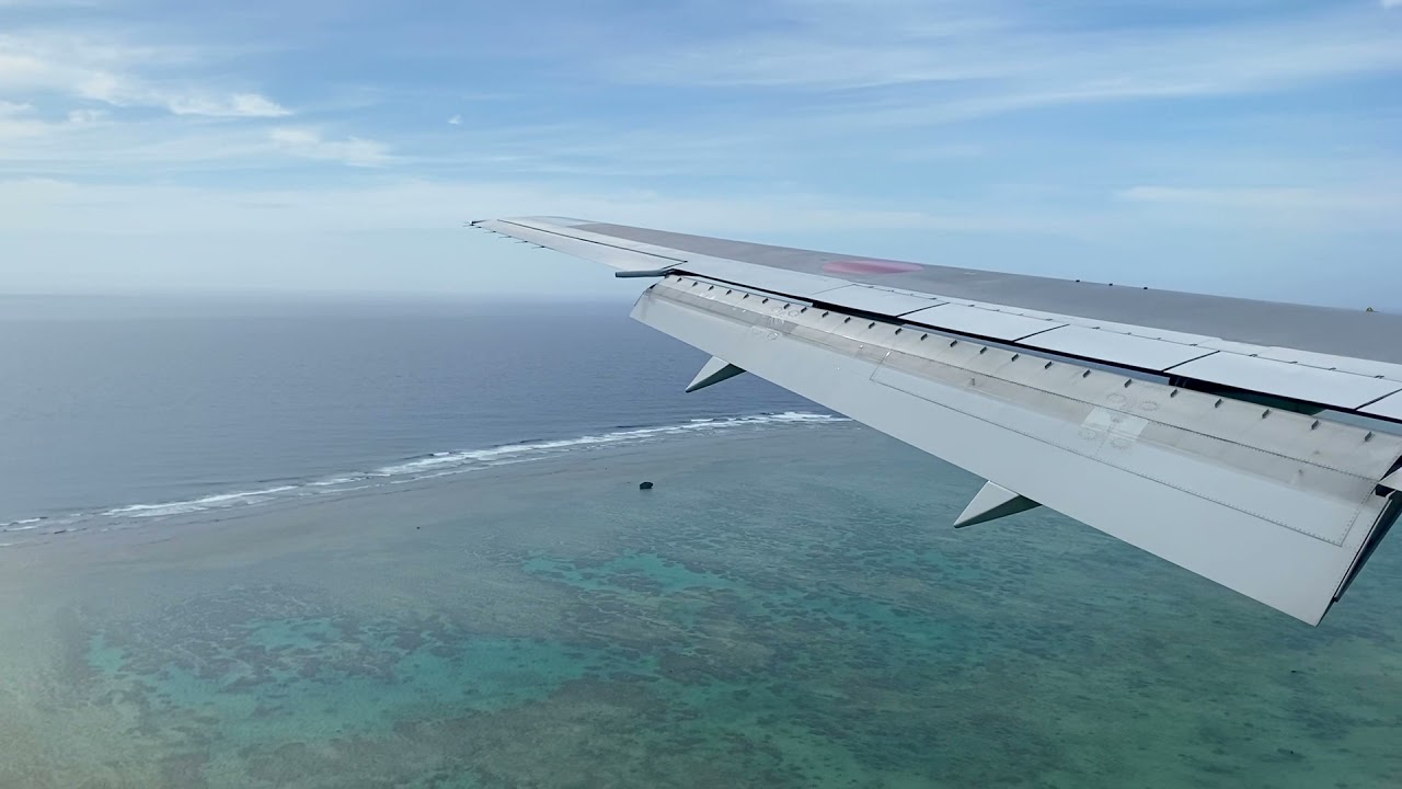 All Nippon Airways(ANA) flight 89 Landing at New Ishigaki(Painushima-Ishigaki) Airport Runway 22