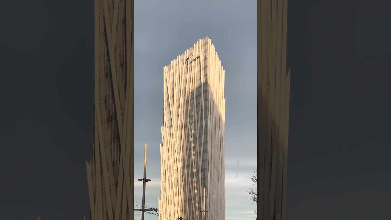 Откройте для себя впечатляющую телефонную вышку Diagonal 00 в Барселоне 🌇📡