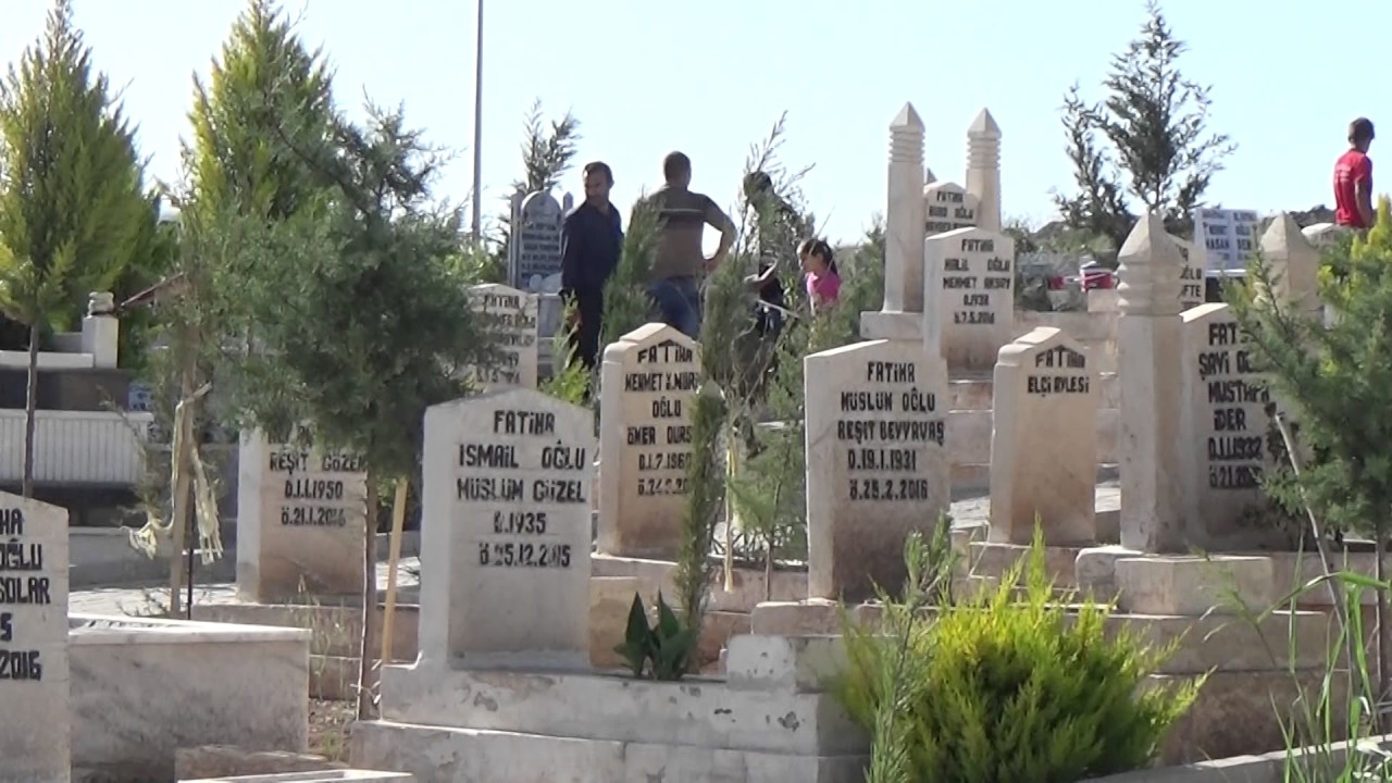 12 05 2017 ŞANLIURFA ASRİ AİLE MEZARLIĞI ESNAFIN VE HALKIN HİZMETİNDE