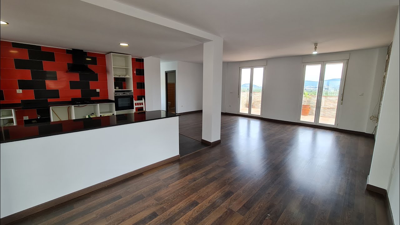 Chalet de 180m2 con Comercio en Ador.