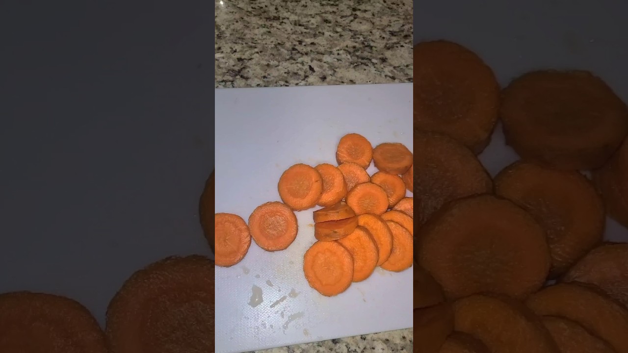 Homemade Baby Food: Carrot & Banana Puree Recipe.#babyfood #babypurees #momlife  #healthybabyfoods